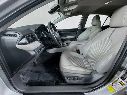 Used 2021 Toyota Camry SE FWD image 12