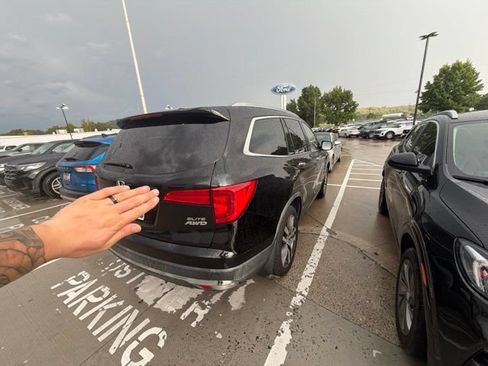 Used 2017 Honda Pilot Elite image 5