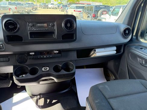 Used 2019 Mercedes-Benz Sprinter 144 image 9