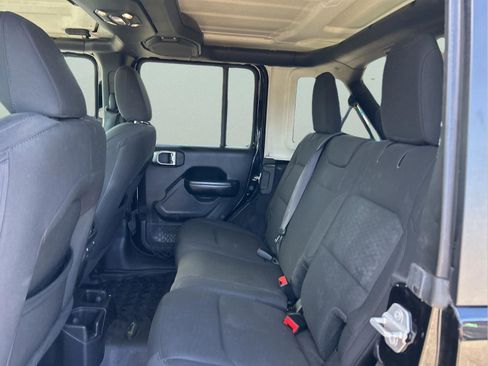 Used 2019 Jeep Wrangler Unlimited Sport S image 28