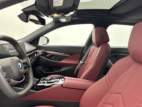 New 2026 BMW i5 eDrive40 image 24