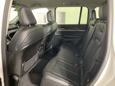 Used 2023 Jeep Grand Cherokee Limited image 26