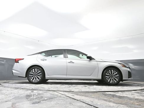 Used 2024 Nissan Altima 2.5 SV image 49