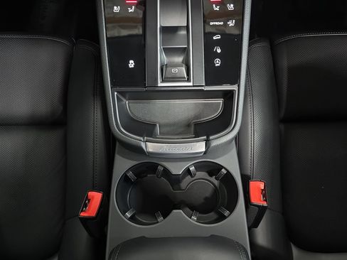 Certified 2026 Porsche Macan AWD/4WD image 20