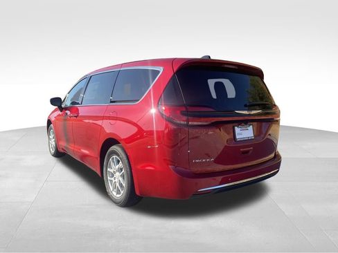New 2026 Chrysler Pacifica Select FWD image 6
