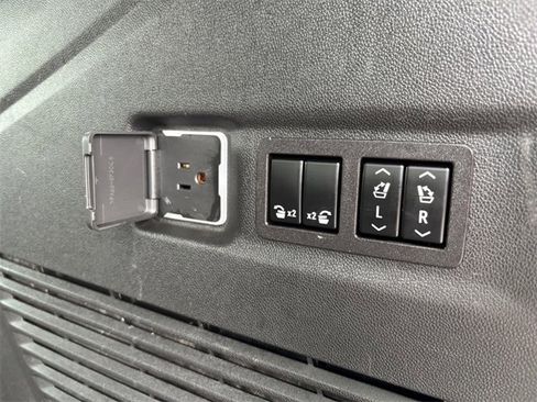 Used 2023 Chevrolet Suburban High Country w/ Premium Package 2 image 33