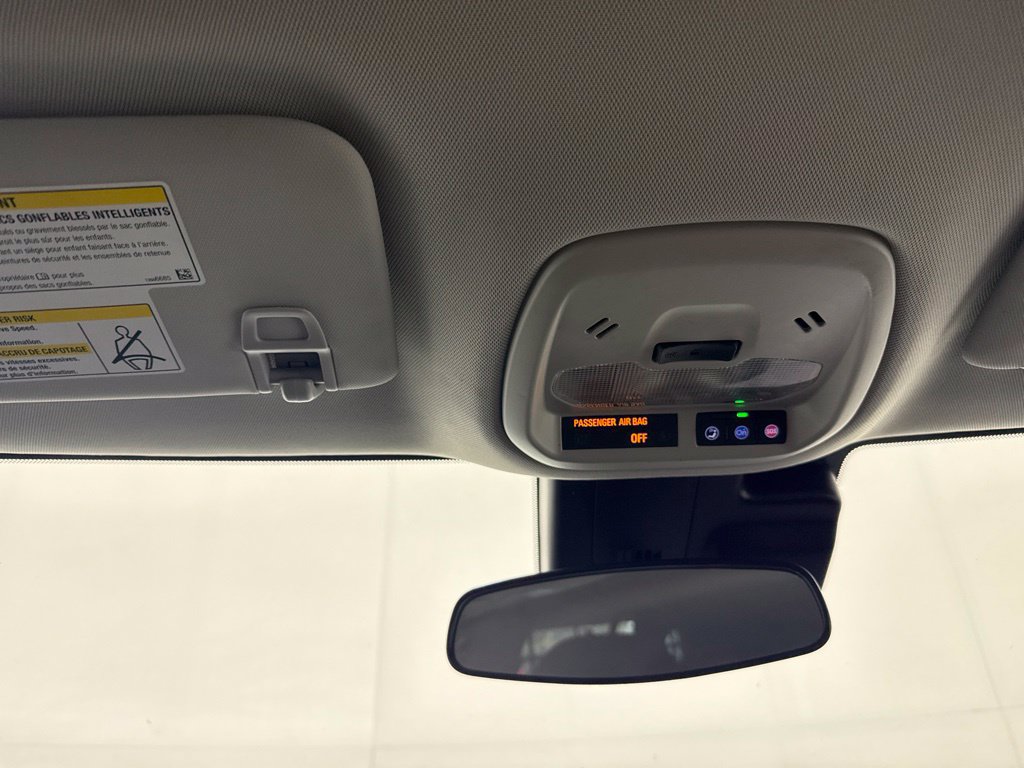 Used 2025 Chevrolet Trax LT FWD image 30