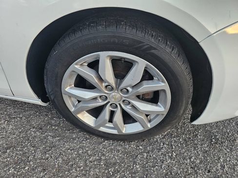 Used 2018 Chevrolet Impala LT FWD image 4