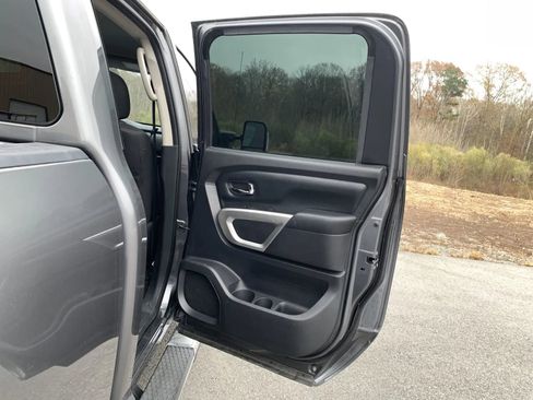 Used 2019 Nissan Titan SV w/ SV Convenience Package image 33