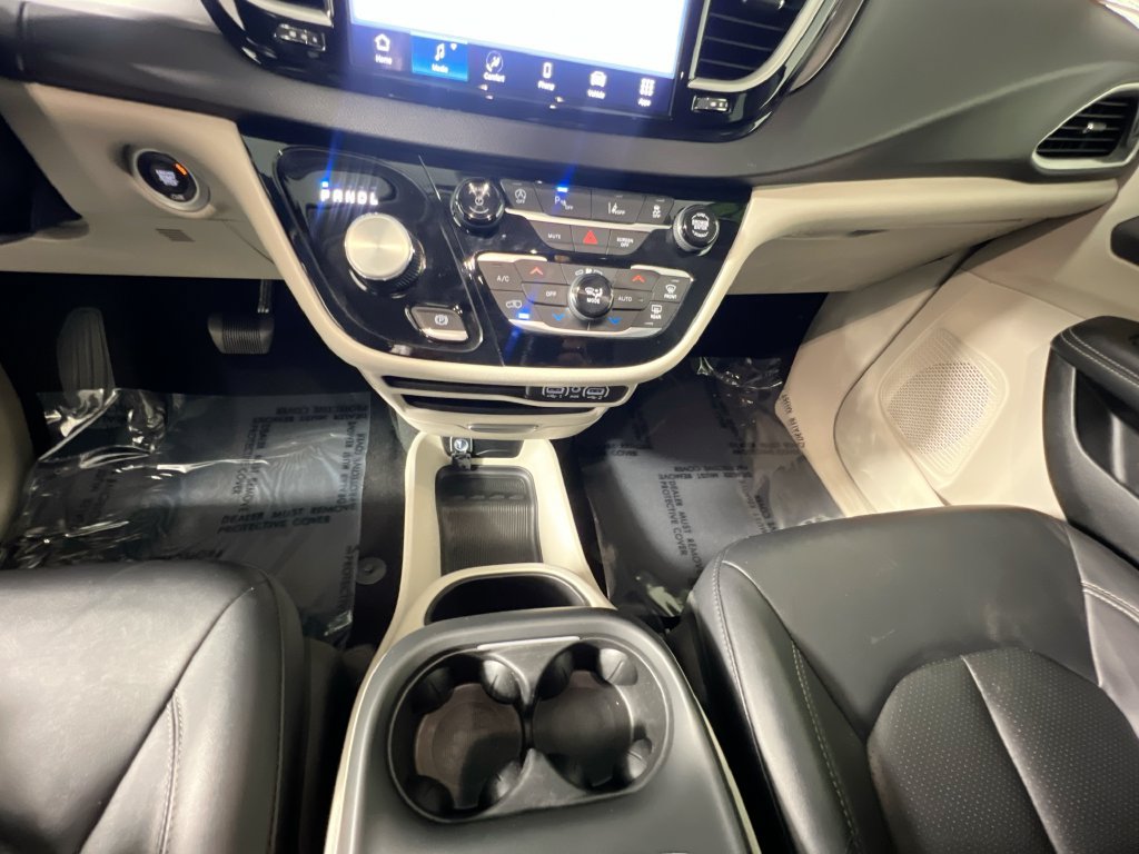 Used 2024 Chrysler Pacifica Touring-L FWD image 22