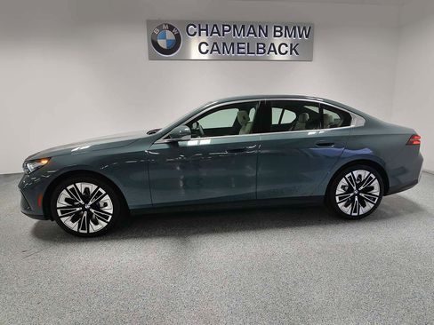 New 2026 BMW 530i RWD image 3
