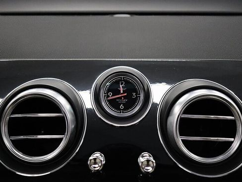 Used 2019 Bentley Bentayga AWD/4WD image 29