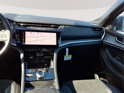 New 2026 Jeep Grand Cherokee Altitude image 12