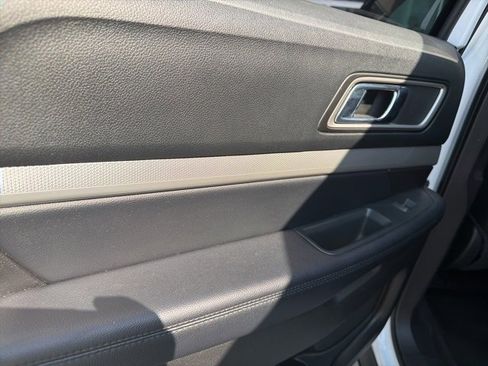 Used 2017 Ford Explorer XLT w/ Equipment Group 202A image 15