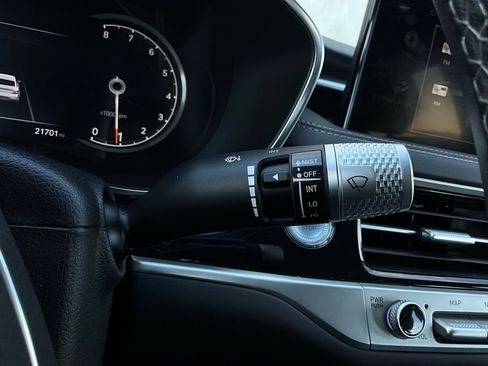 Used 2025 Genesis G70 2.5T image 39