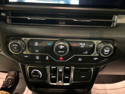 New 2026 Jeep Gladiator Sport image 17