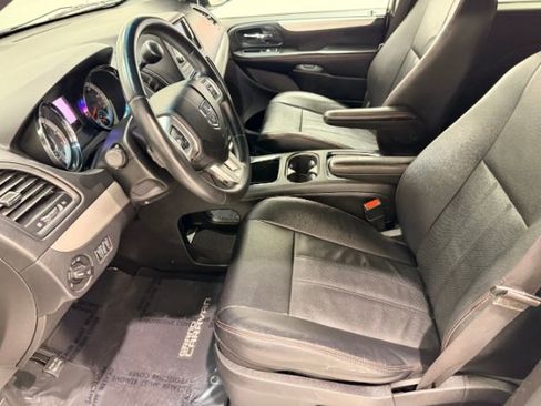 Used 2016 Dodge Grand Caravan R/T image 13