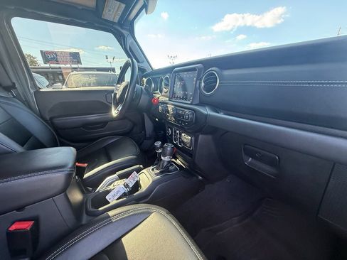 Used 2020 Jeep Gladiator Overland AWD/4WD image 25