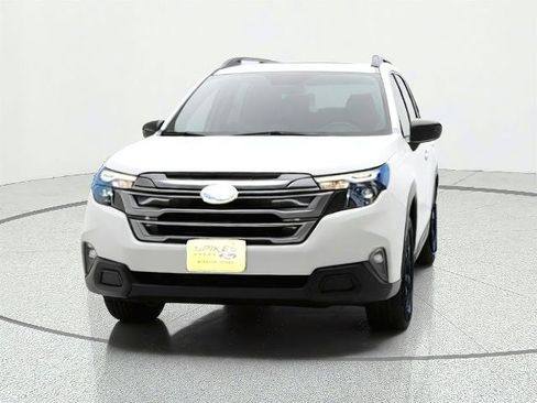 Used 2025 Subaru Forester Premium AWD/4WD image 3