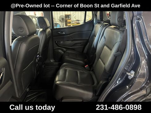 Used 2017 GMC Acadia SLT AWD/4WD image 27