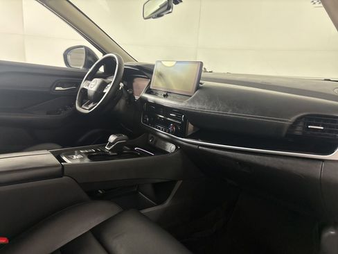 Used 2025 Nissan Rogue SL w/ Tech Package image 32