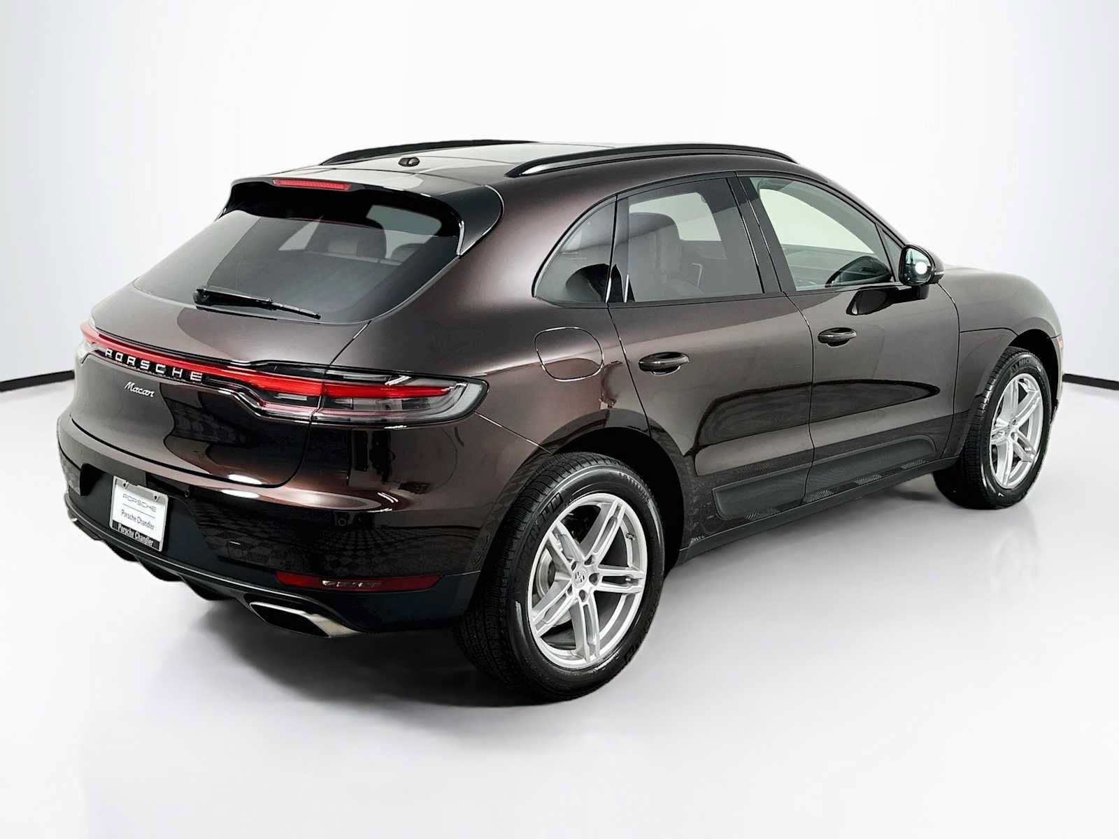 Certified 2021 Porsche Macan AWD/4WD image 9