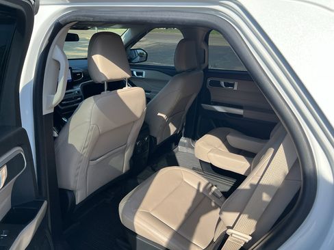 Used 2022 Ford Explorer XLT w/ Equipment Group 202A image 17