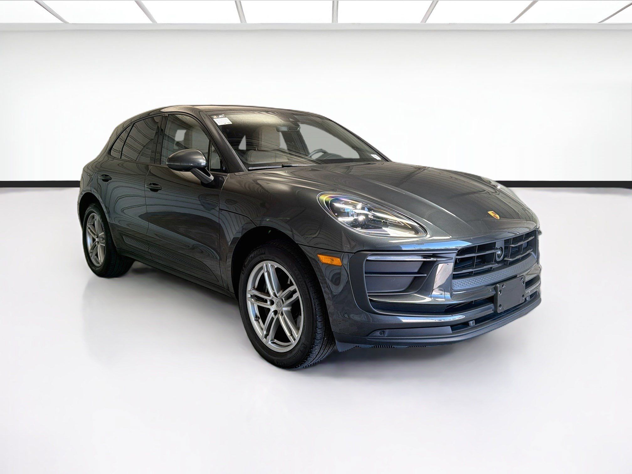 Used 2023 Porsche Macan AWD/4WD image 3