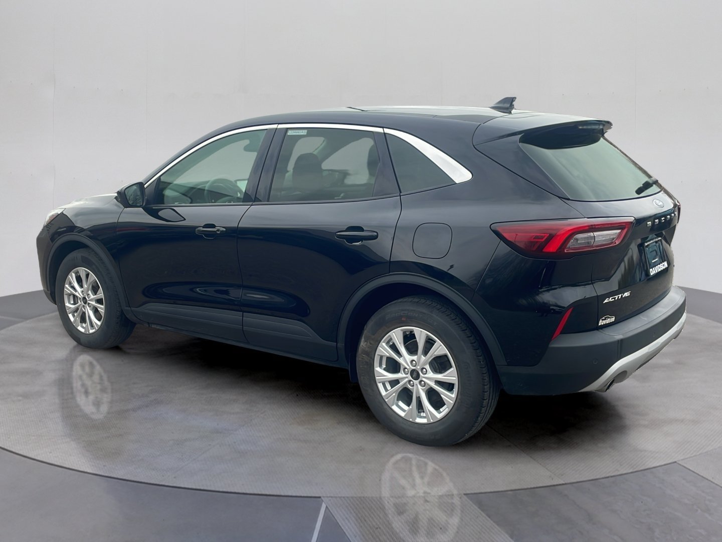 Used 2023 Ford Escape Active w/ Tech Pack #2 AWD/4WD image 3