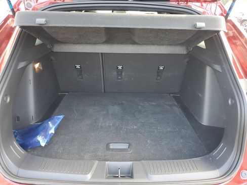 Used 2024 Chevrolet Trax RS w/ Sunroof Package FWD image 32