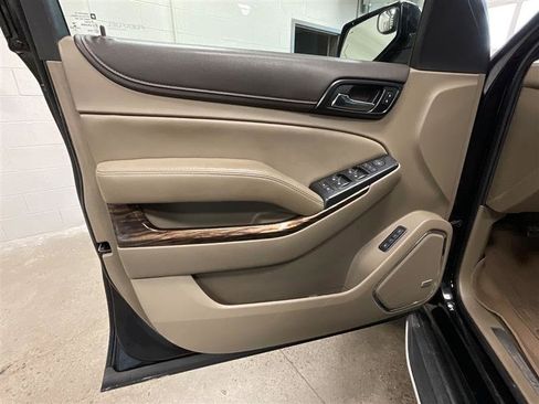 Used 2017 GMC Yukon SLT w/ Premium Edition AWD/4WD image 10