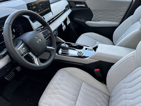 New 2025 Mitsubishi Outlander SEL image 9