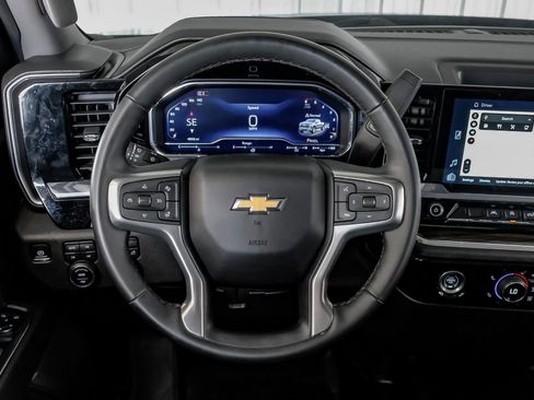 Used 2024 Chevrolet Silverado 1500 LT w/ Z71 Off-Road Package image 15