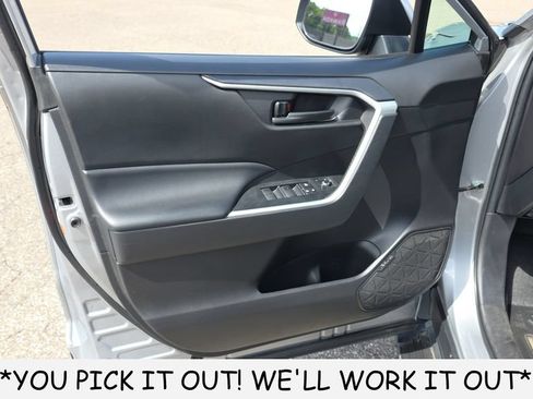 Used 2022 Toyota RAV4 LE FWD image 11