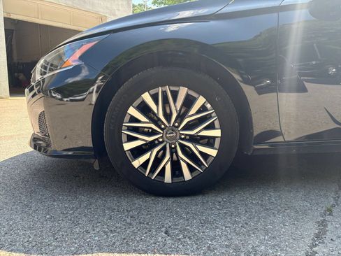 Used 2025 Nissan Altima 2.5 SV FWD image 31