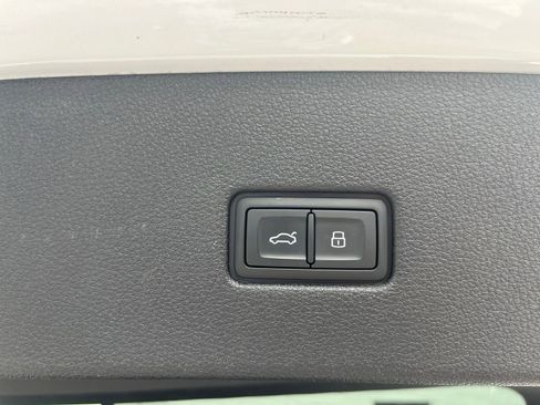 Used 2025 Audi Q8 Premium Plus w/ Premium Plus Package AWD/4WD image 36