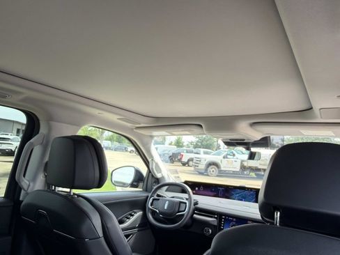 Used 2025 Lincoln Navigator L Reserve AWD/4WD image 11