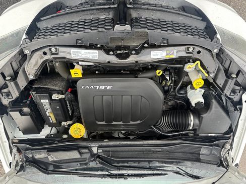 Used 2017 Dodge Grand Caravan SE image 28