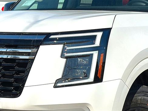 New 2025 Nissan Armada SV image 4