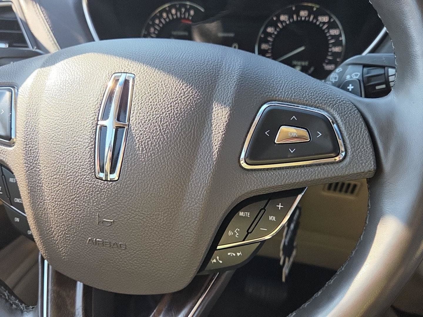 Used 2018 Lincoln MKX Select w/ Select Plus Package AWD/4WD image 27