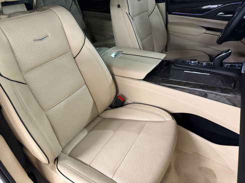 Used 2024 Cadillac Escalade ESV Premium Luxury AWD/4WD image 56