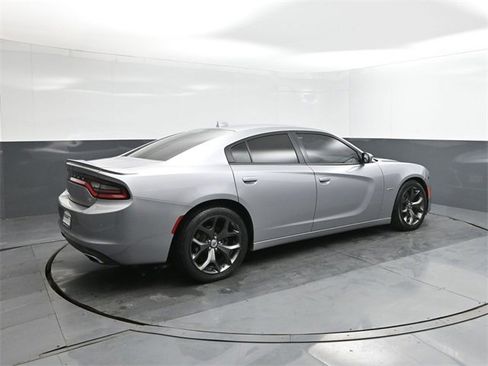 Used 2018 Dodge Charger R/T image 11