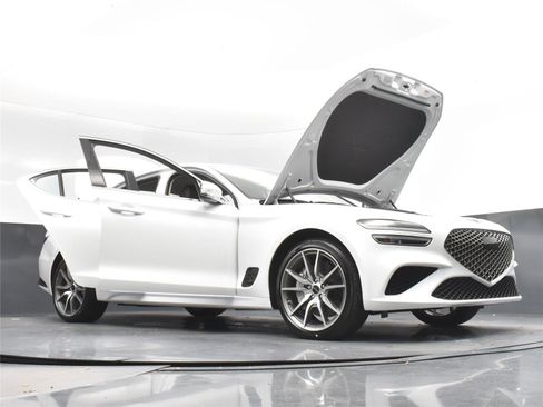 Used 2025 Genesis G70 2.5T image 21