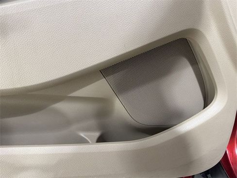 Used 2016 Ford Explorer XLT w/ Equipment Group 202A image 24