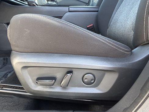 Used 2025 Nissan Rogue SV FWD image 15