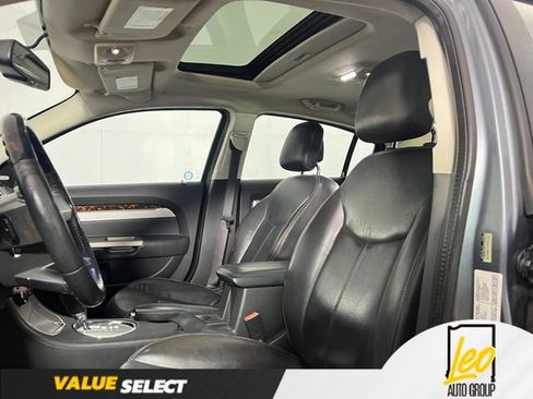 Used 2010 Chrysler Sebring Touring w/ Hands-Free Convenience Group FWD image 9