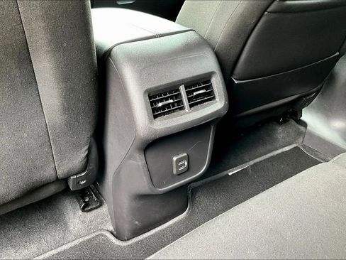 Used 2024 GMC Terrain SLE image 31