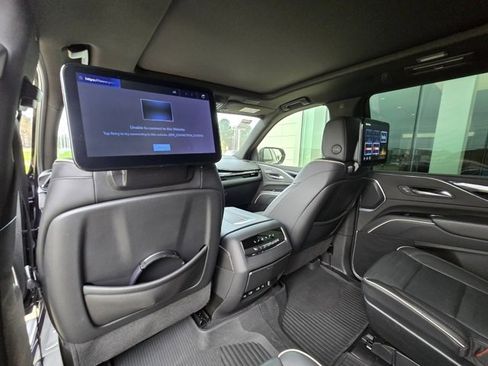 Used 2023 Cadillac Escalade Sport w/ LPO, ONYX Package image 18