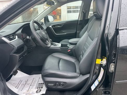 Used 2022 Toyota RAV4 XLE Premium AWD/4WD image 19