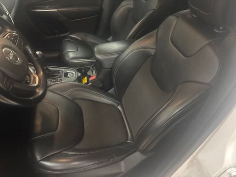 Used 2020 Jeep Cherokee Latitude Plus w/ Cold Weather Group AWD/4WD image 26